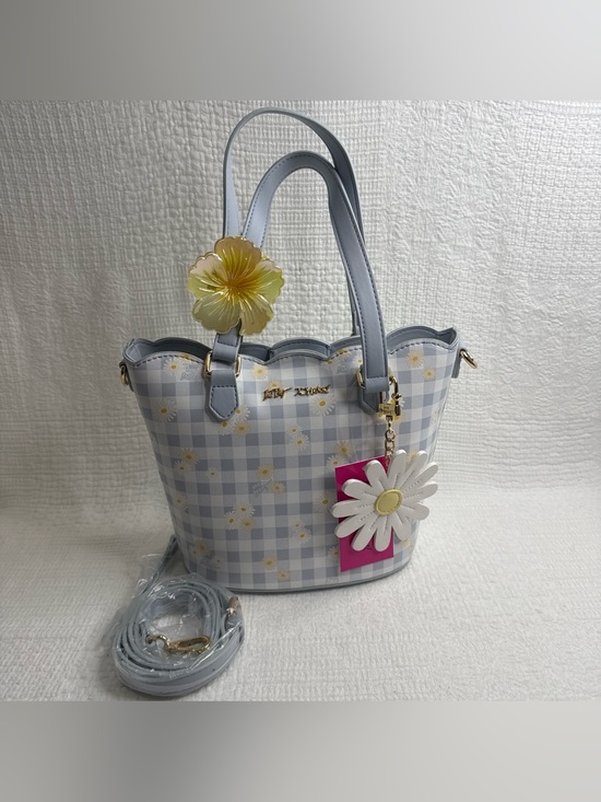 Betsey Johnson Handbags - Betsey Johnson Blue Gingham Daisy XOBLOOM w/ Detachable Strap & Charm 🌼